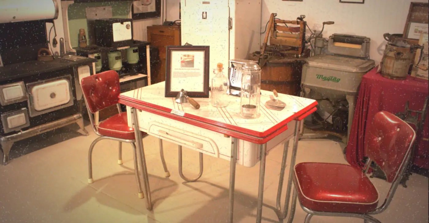 Home & Handwork: Vintage Housewares